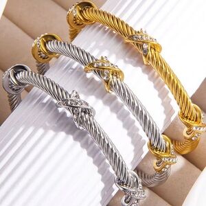 Luxury Gold Bezel Bangle– Modern Muse Elegance